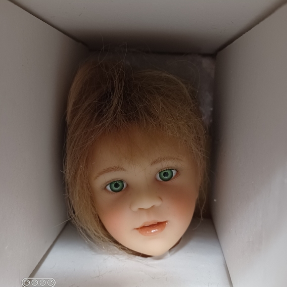 Collection of Masters by Richard Simmons Beautiful Doll with stool - Picture 2 of 9